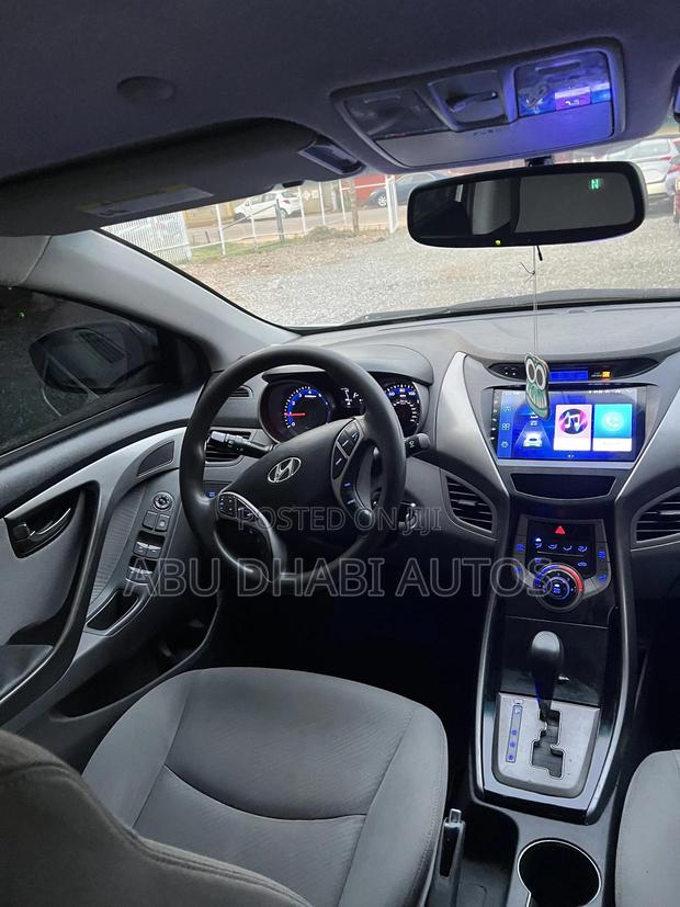 Hyundai Elantra GLS Sedan FWD (1.8L 4cyl 6A) 2013 Silver photo 2