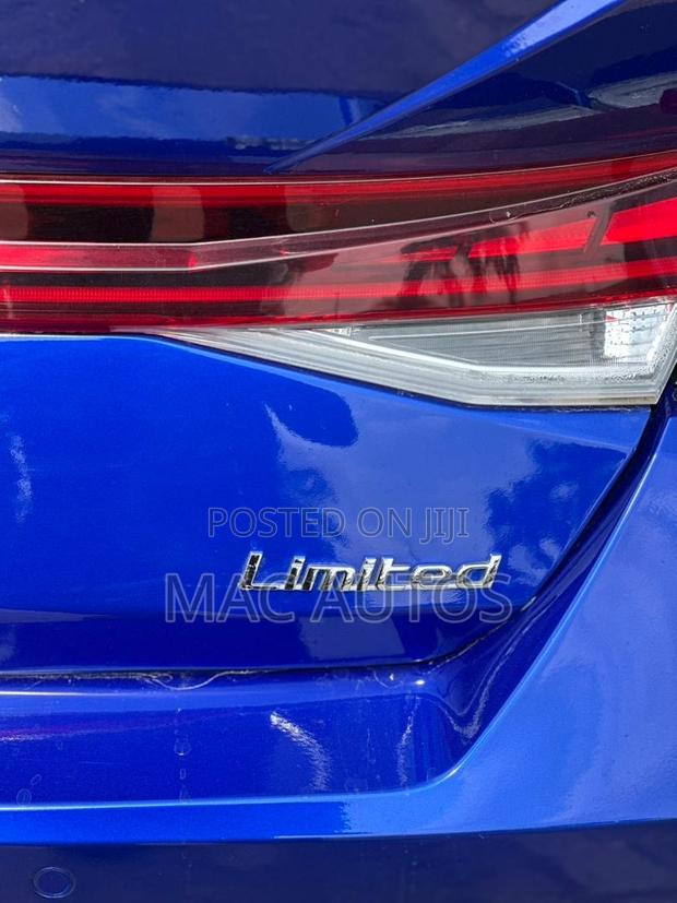 Hyundai Elantra Limited 2022 Blue photo 4