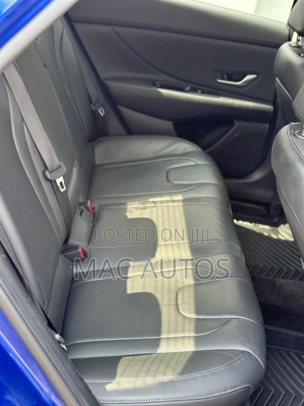 Hyundai Elantra Limited 2022 Blue photo 9