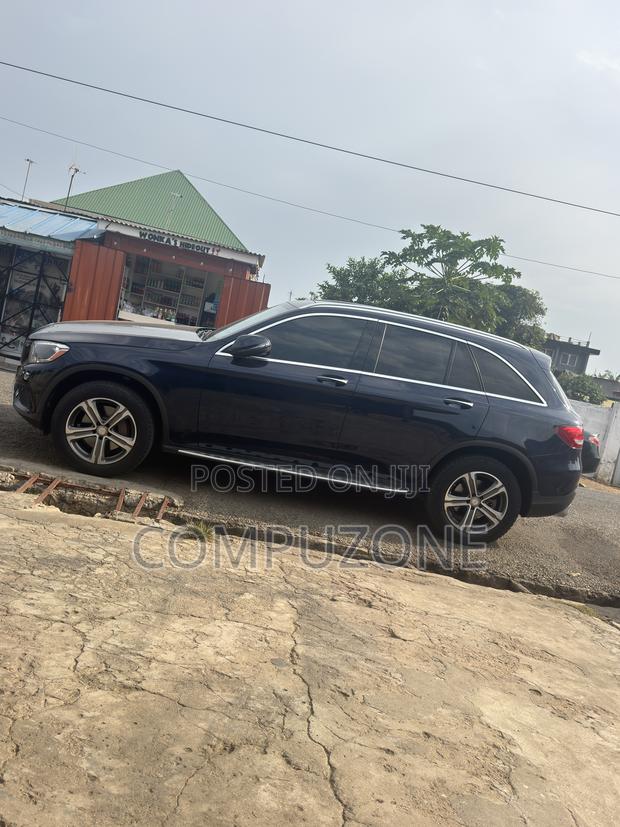 Mercedes-Benz GLC-Class 2016 Blue photo 4