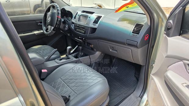Toyota Hilux 2014 Green photo 5