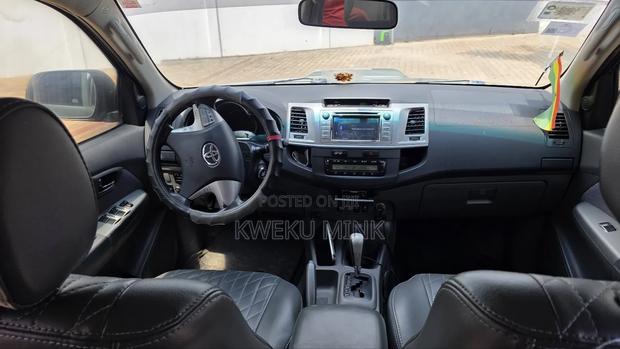 Toyota Hilux 2014 Green photo 7