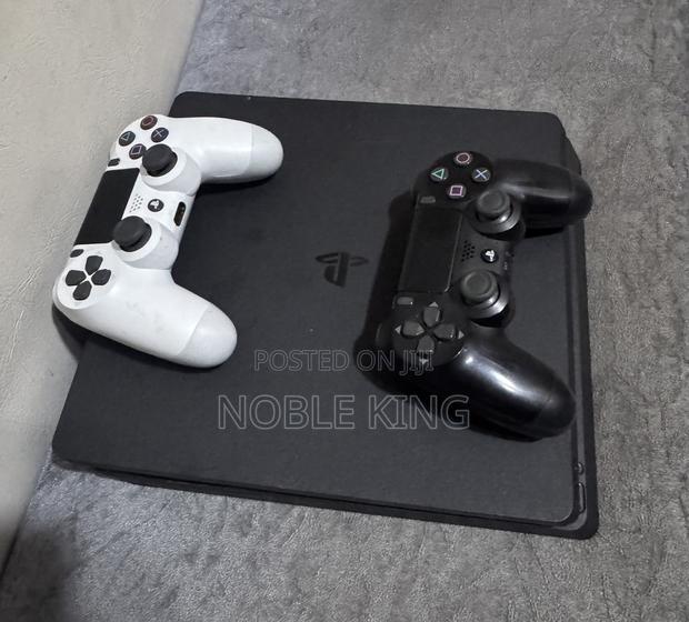 Playstation 4 · Photo 4