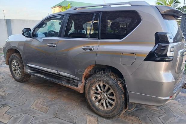 Toyota Land Cruiser Prado 2020 Gray
