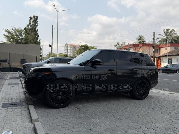 Land Rover Range Rover Vogue 2021 Black photo 2