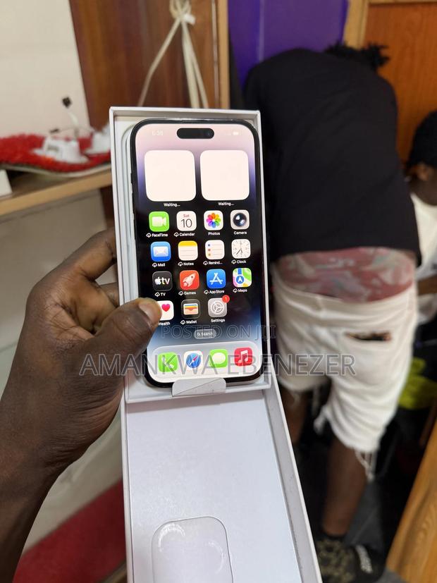 New Apple iPhone 14 Pro 128 GB Black · Photo 2