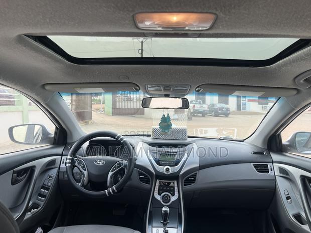 Hyundai Elantra 2012 White photo 7
