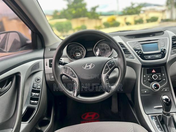 Hyundai Elantra SE 4dr Sedan (1.8L 4cyl 6A) 2014 Gray photo 5