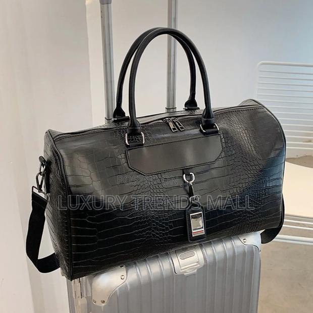 Premium Crocodile-Pattern Travel Bag photo 2