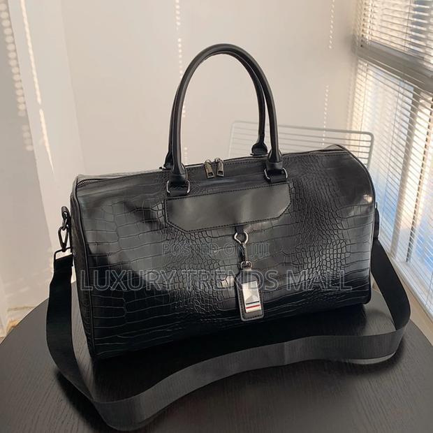 Premium Crocodile-Pattern Travel Bag photo 4