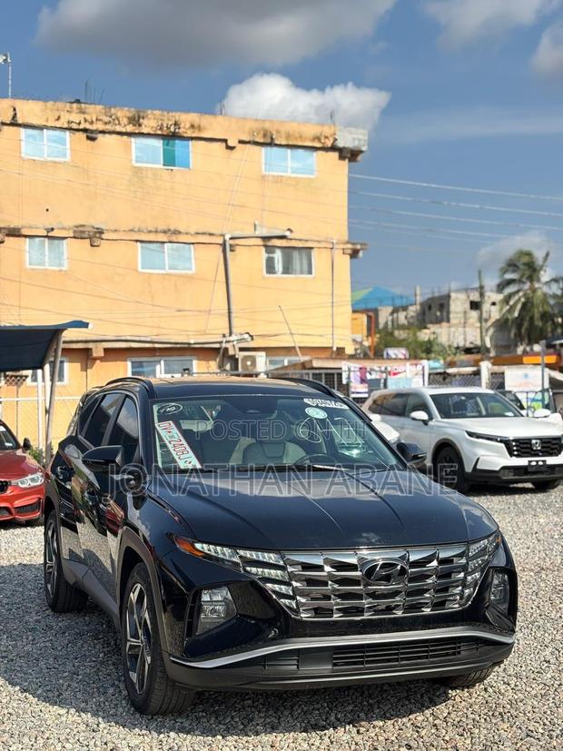 Hyundai Tucson 2022 Black photo 2