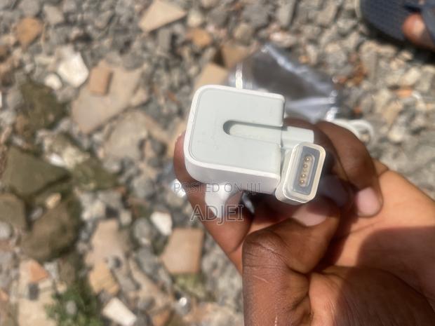 Apple Macbook Charger 2008 to 2012 photo 2