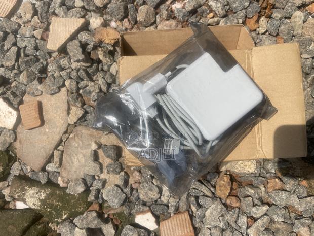 Apple Macbook Charger 2008 to 2012 photo 4