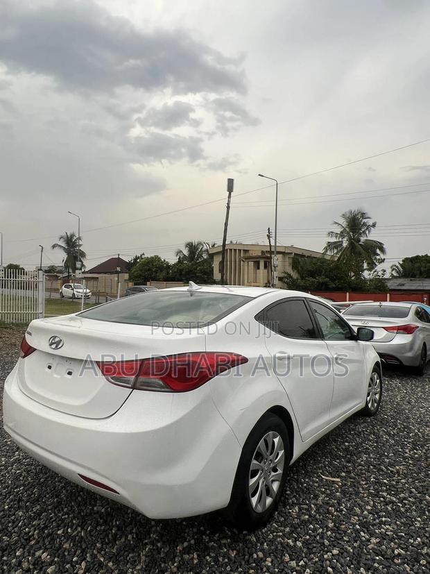 Hyundai Elantra Limited Sedan FWD (1.8L 4cyl 6A) 2013 White photo 4