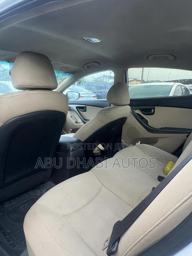 Hyundai Elantra Limited Sedan FWD (1.8L 4cyl 6A) 2013 White photo 6