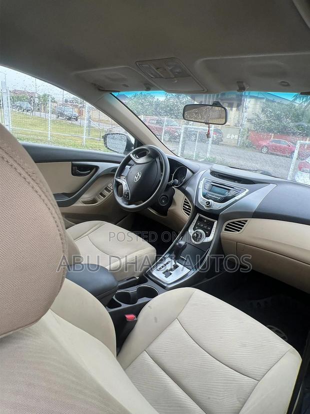 Hyundai Elantra Limited Sedan FWD (1.8L 4cyl 6A) 2013 White photo 8