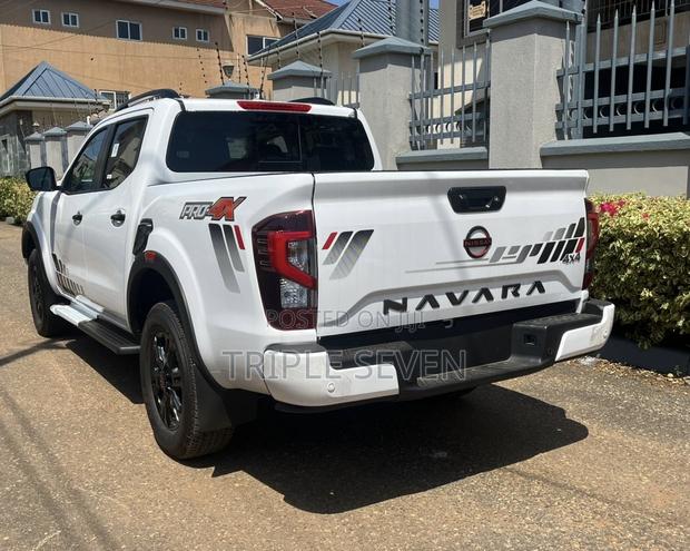 New Nissan Navara 2025 White