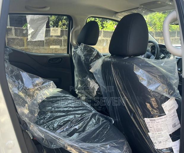 New Nissan Navara 2025 White