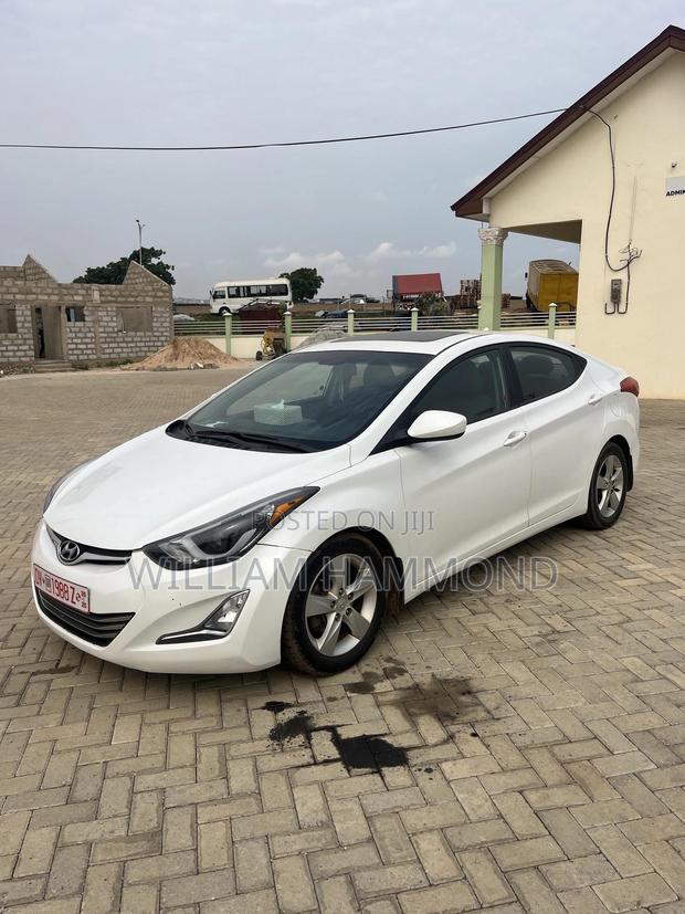 Hyundai Elantra 2012 White photo 3