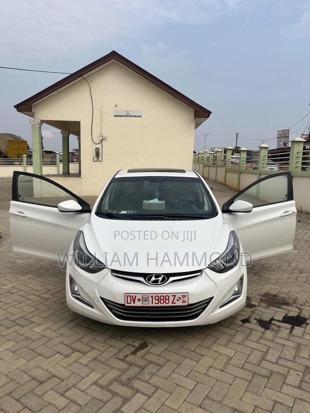 Hyundai Elantra 2012 White photo 2
