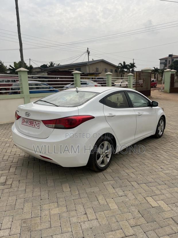 Hyundai Elantra 2012 White photo 10