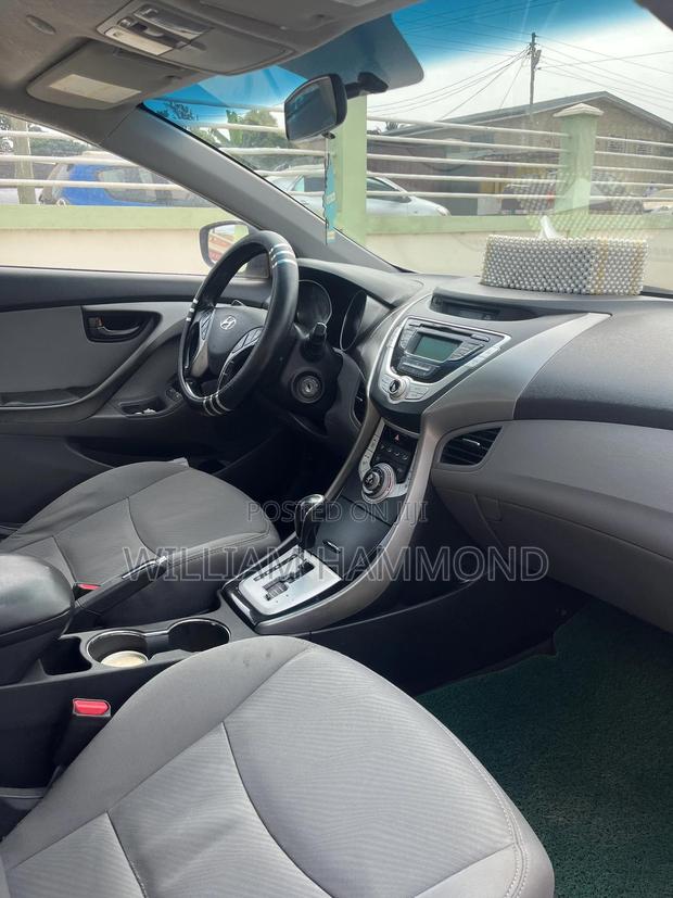 Hyundai Elantra 2012 White photo 6