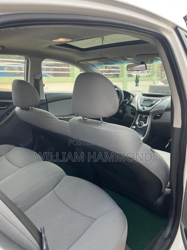 Hyundai Elantra 2012 White photo 8