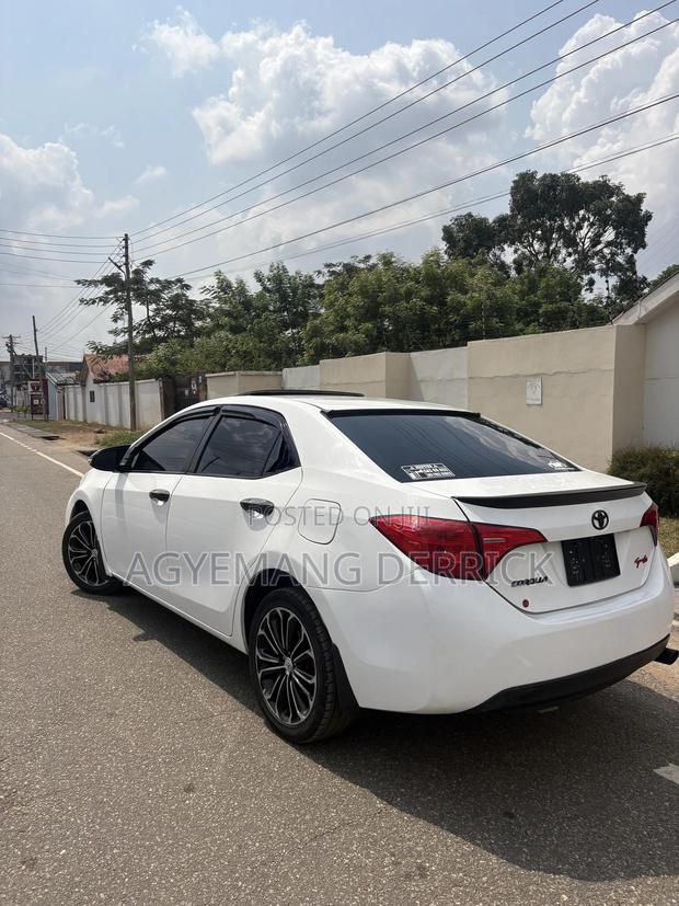 Toyota Corolla S Plus 4dr Sedan (1.8L 4cyl CVT) 2016 White