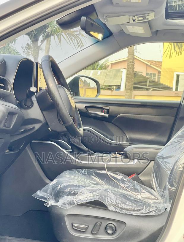 Toyota Highlander XLE AWD 2020 White photo 5