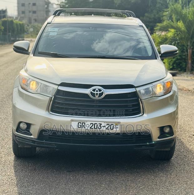 Toyota Highlander Limited 4dr SUV AWD (3.5L 6cyl 6A) 2015 Gold