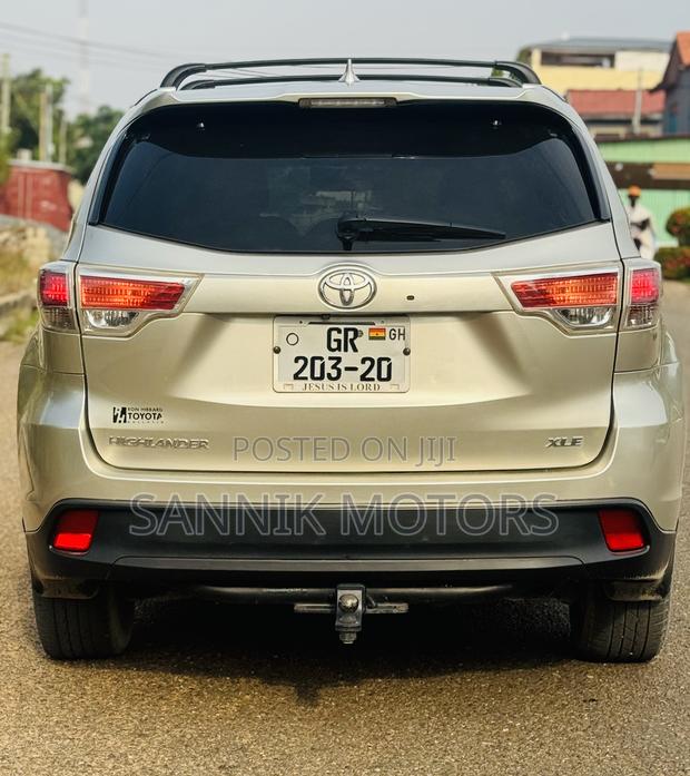 Toyota Highlander Limited 4dr SUV AWD (3.5L 6cyl 6A) 2015 Gold
