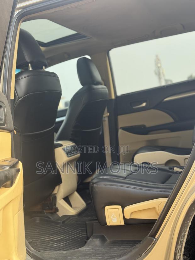 Toyota Highlander Limited 4dr SUV AWD (3.5L 6cyl 6A) 2015 Gold