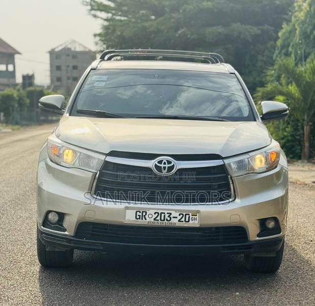 Toyota Highlander Limited 4dr SUV AWD (3.5L 6cyl 6A) 2015 Gold