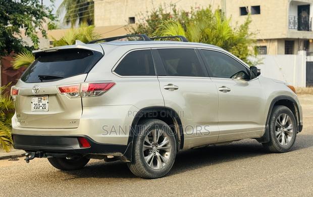 Toyota Highlander Limited 4dr SUV AWD (3.5L 6cyl 6A) 2015 Gold