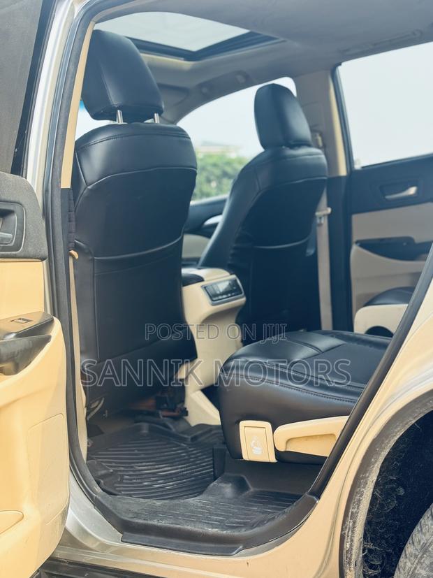 Toyota Highlander Limited 4dr SUV AWD (3.5L 6cyl 6A) 2015 Gold