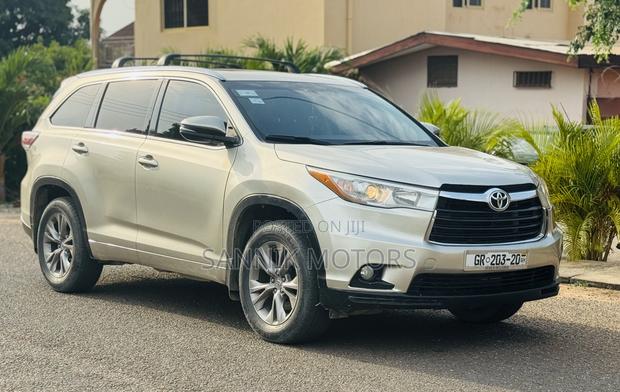 Toyota Highlander Limited 4dr SUV AWD (3.5L 6cyl 6A) 2015 Gold
