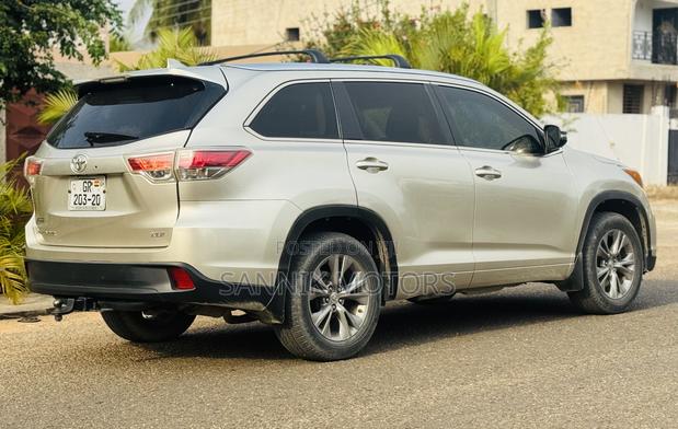 Toyota Highlander Limited 4dr SUV AWD (3.5L 6cyl 6A) 2015 Gold