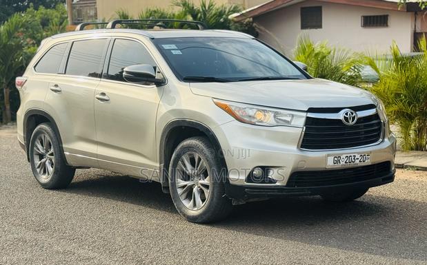 Toyota Highlander Limited 4dr SUV AWD (3.5L 6cyl 6A) 2015 Gold