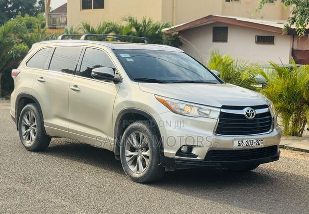 Toyota Highlander Limited 4dr SUV AWD (3.5L 6cyl 6A) 2015 Gold