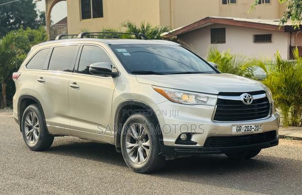 Toyota Highlander Limited 4dr SUV AWD (3.5L 6cyl 6A) 2015 Gold