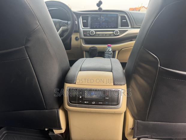 Toyota Highlander Limited 4dr SUV AWD (3.5L 6cyl 6A) 2015 Gold