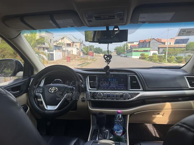 Toyota Highlander Limited 4dr SUV AWD (3.5L 6cyl 6A) 2015 Gold