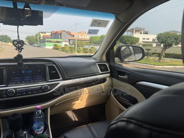 Toyota Highlander Limited 4dr SUV AWD (3.5L 6cyl 6A) 2015 Gold