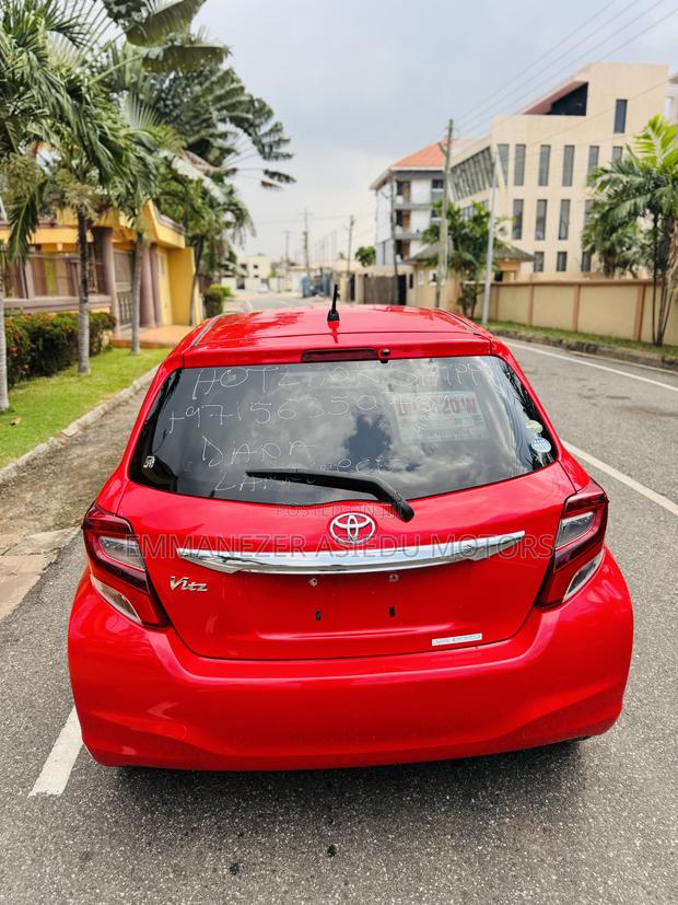 Toyota Vitz 1.3 FWD 5dr 2015 Red photo 5