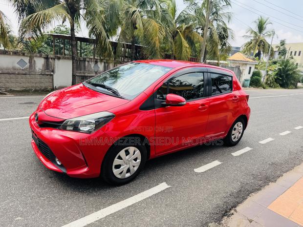 Toyota Vitz 1.3 FWD 5dr 2015 Red photo 6