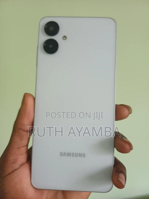 Samsung Galaxy A06 128 GB Silver photo 2