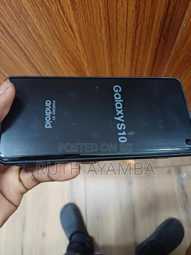 New Samsung Galaxy S10 128 GB Black photo 2