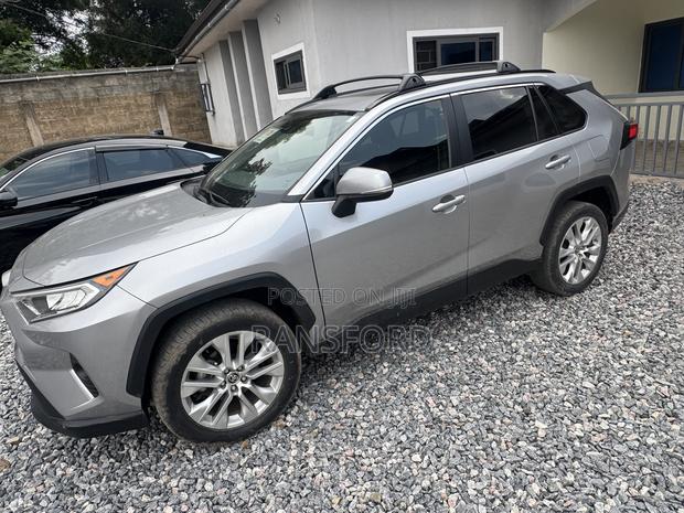 Toyota RAV4 XLE AWD 2020 Gray