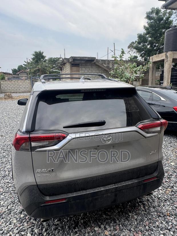 Toyota RAV4 XLE AWD 2020 Gray