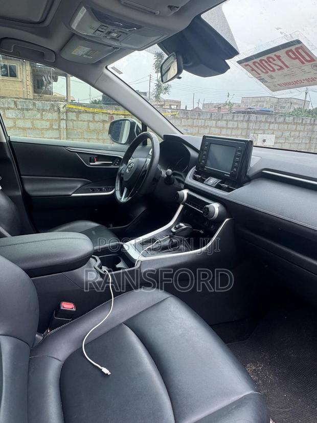 Toyota RAV4 XLE AWD 2020 Gray